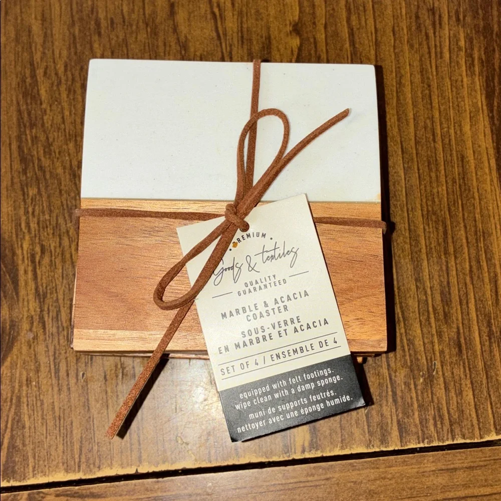 Marble and Acacia Coaster Set4 4x4”